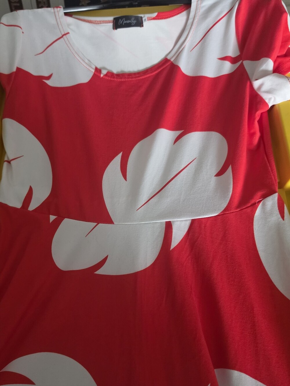 Red & White Floral Scoop Neck Women's Top